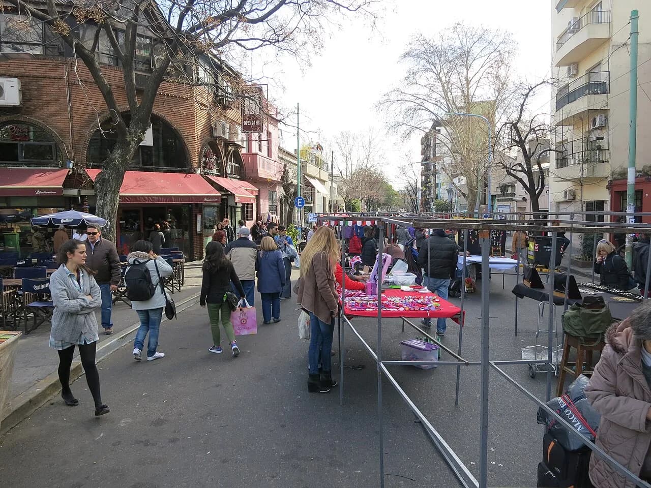 Feria de artesanos en Plaza Serrano, Palermo Viejo